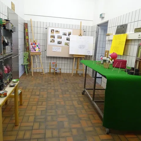 Kleiner Arbeitsraum - Länge: 6.80m, Breite: 2.85m, Höhe: 3.80m
